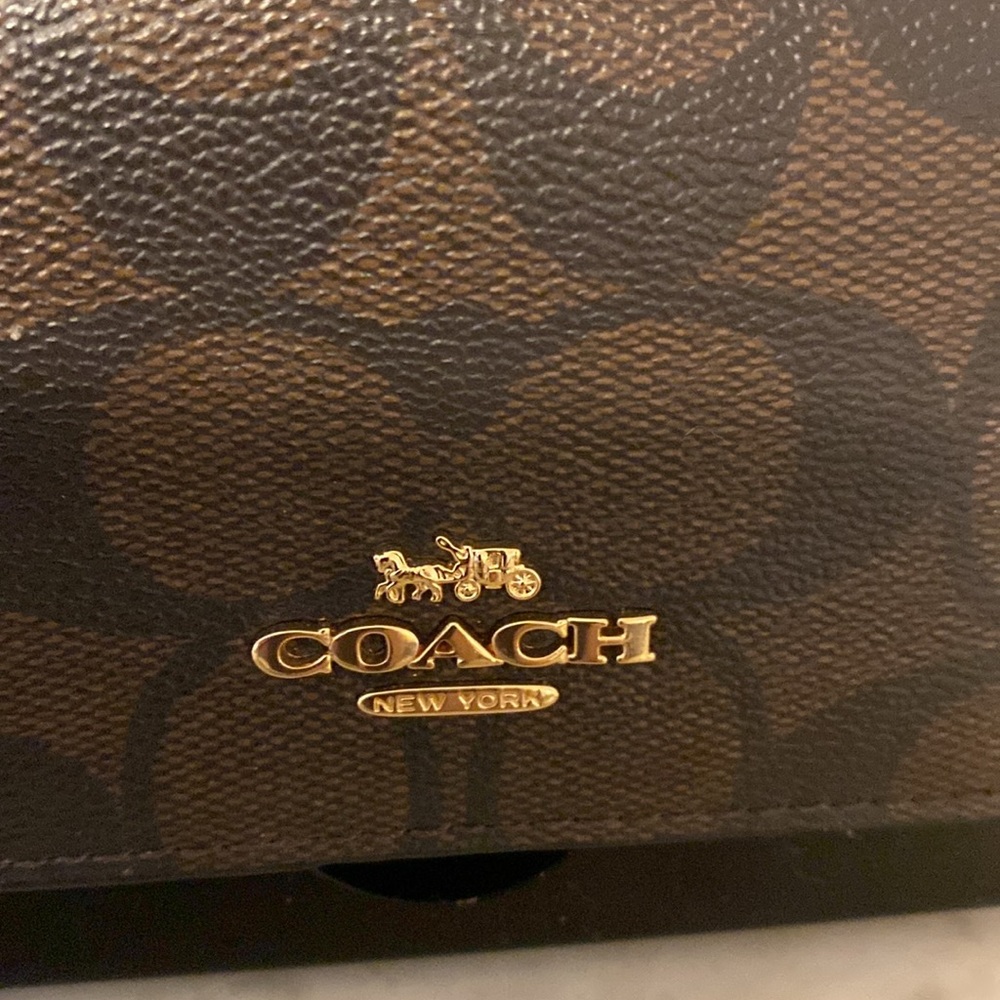 692 Coach mini wallet on cb chain NWOT - Picture 2 of 7